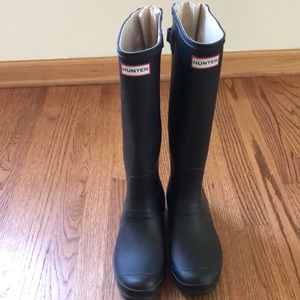 Tall Hunter Rain Boots, extended calf. Black size 11